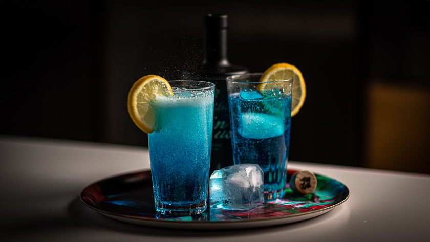 Oasis drink, läckert blå. Med Gin and Us.